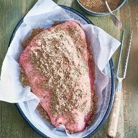 Frottez au poivre et au sucre foncé Frottez au poivre et au sucre foncé
