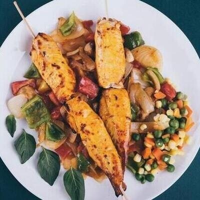 chicken skewers with vegetable 